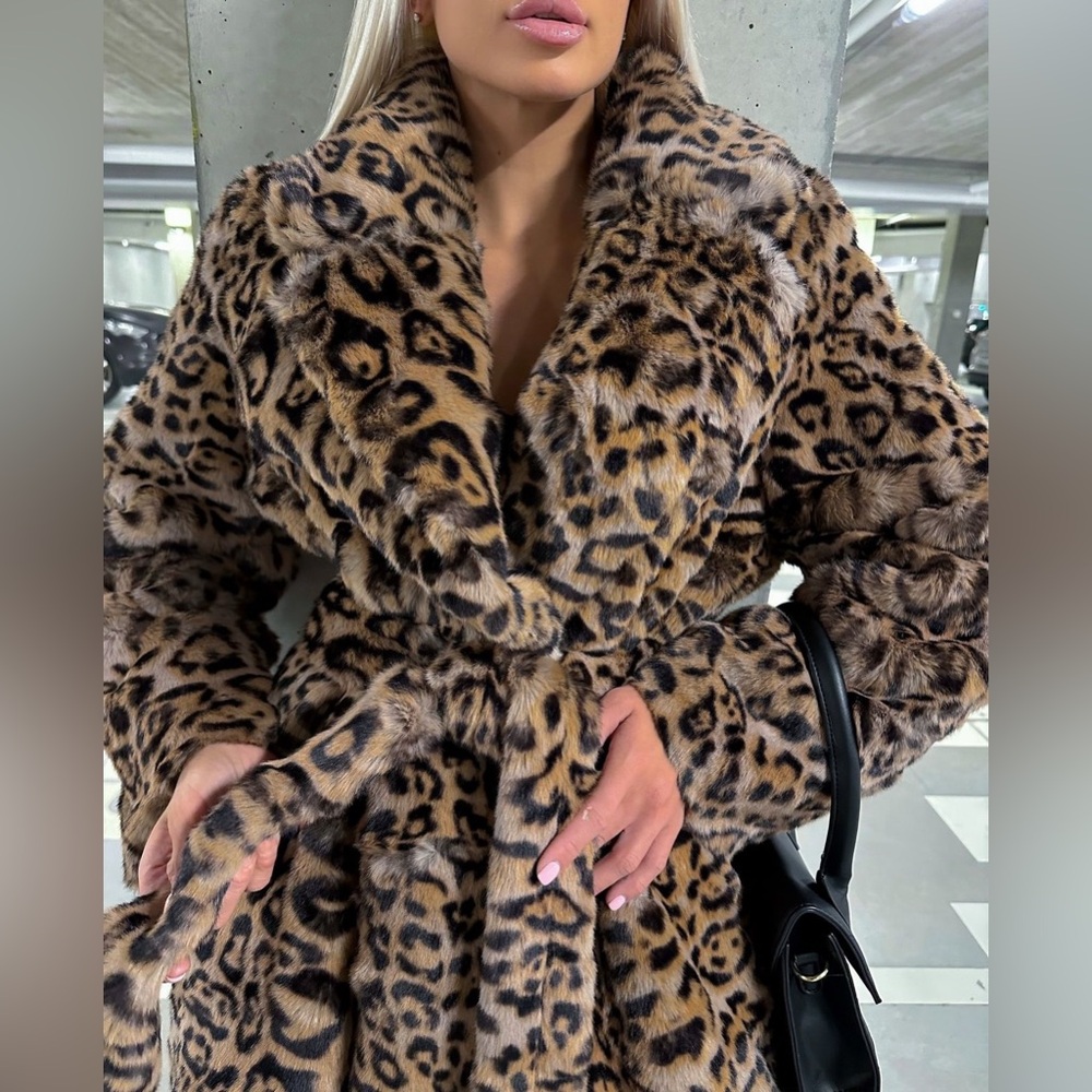 Luxury Faux Fur Coat Maxi Leopard Print Fashionable Animal Print Long Coat Lynx